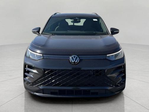 deep black pearl 2026 Volkswagen Tiguan 2.0T SE R-Line Black 4MOTION