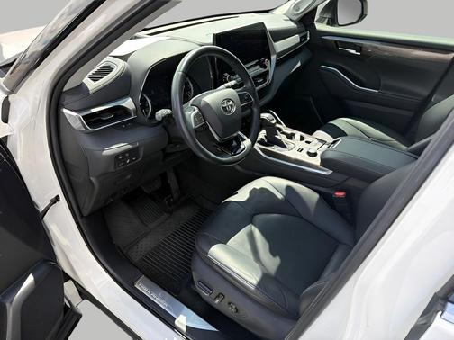 Blizzard Pearl 2021 Toyota Highlander Platinum