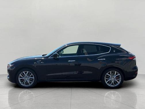 Nero Ribelle Metallic 2022 Maserati Levante GT