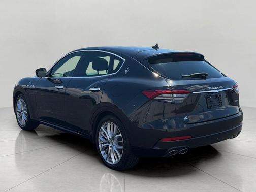 Nero Ribelle Metallic 2022 Maserati Levante GT