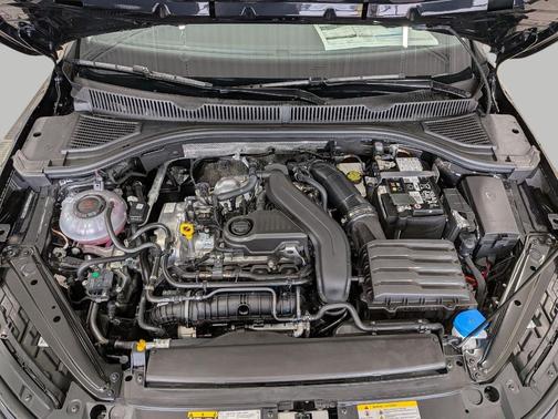 Deep Black Pearl 2026 Volkswagen Jetta 1.4T SE