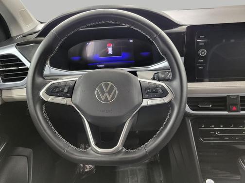 Pyrite Silver Metallic 2025 Volkswagen Taos 1.5T SE