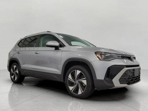Pyrite Silver Metallic 2025 Volkswagen Taos 1.5T SE