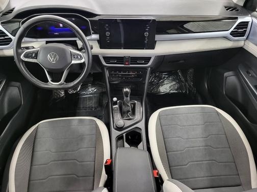 Pyrite Silver Metallic 2025 Volkswagen Taos 1.5T SE