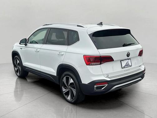 Pure White 2024 Volkswagen Taos 1.5T SE