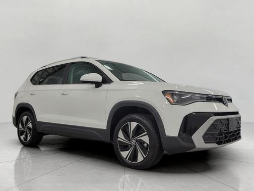 Pure White 2025 Volkswagen Taos 1.5T SE