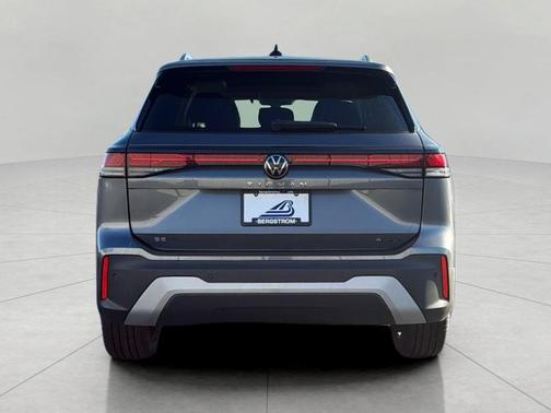 Platinum Gray Metallic 2026 Volkswagen Tiguan 2.0T SE