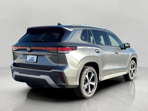 Platinum Gray Metallic 2026 Volkswagen Tiguan 2.0T SE
