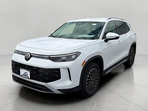 Pure White 2026 Volkswagen Tiguan 2.0T S