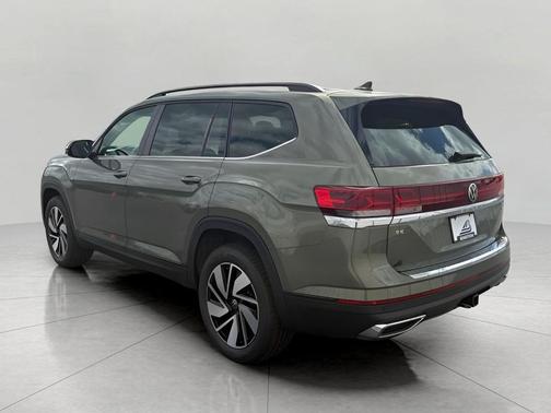Avocado Green Pearl 2026 Volkswagen Atlas 2.0T SE w/Technology 4MOTION