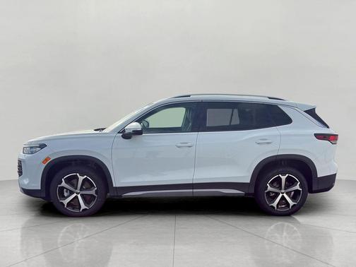 pure white 2026 Volkswagen Tiguan 2.0T SE