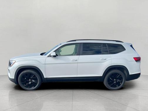 opal white pearl 2026 Volkswagen Atlas 2.0T SE w/Technology 4MOTION