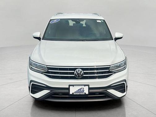 Opal White Pearl 2023 Volkswagen Tiguan 2.0T SE 4MOTION