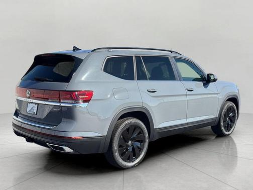 Pure Gray 2026 Volkswagen Atlas 2.0T SE w/Technology 4MOTION