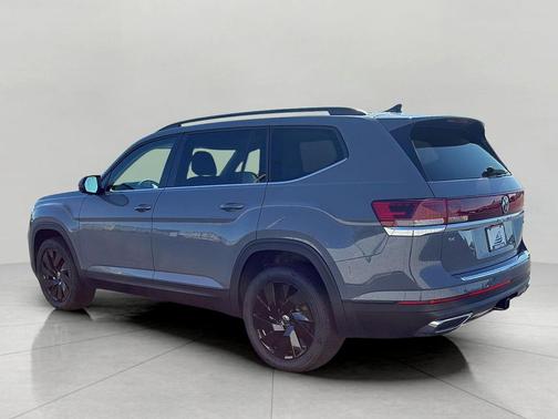 Pure Gray 2026 Volkswagen Atlas 2.0T SE w/Technology 4MOTION