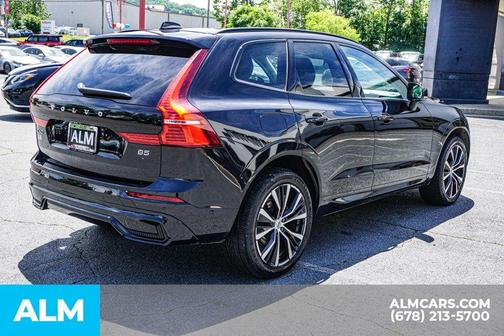 Onyx Black Metallic 2024 Volvo XC60 B5 Plus Dark Theme