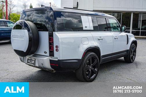 2023 Land Rover Defender SE