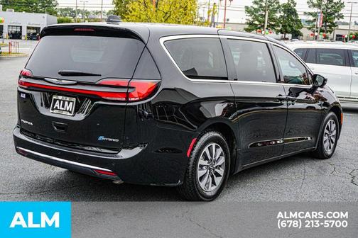 2024 Chrysler Pacifica Hybrid Select