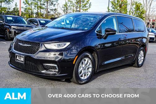 2023 Chrysler Pacifica Touring-L