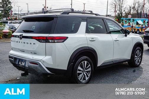 2024 Nissan Pathfinder SL