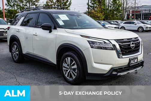 2024 Nissan Pathfinder SL