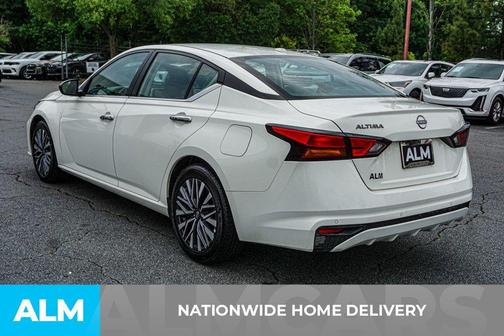 Glacier White 2025 Nissan Altima SV