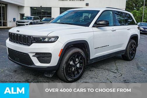Bright White Clearcoat 2025 Jeep Grand Cherokee Laredo