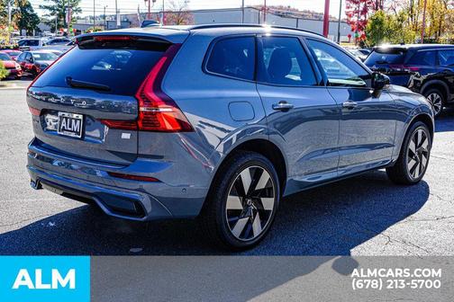 2024 Volvo XC60 Recharge Plug-In Hybrid T8 Plus Dark Theme