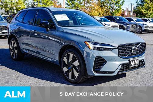2024 Volvo XC60 Recharge Plug-In Hybrid T8 Plus Dark Theme