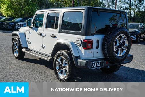 Bright White Clearcoat 2018 Jeep Wrangler Unlimited Sahara