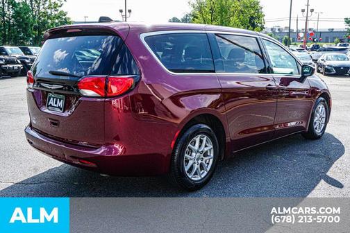 Velvet Red Pearlcoat 2022 Chrysler Voyager LX