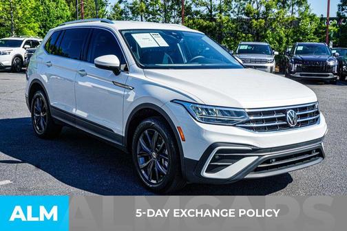 Opal White Pearl Effect 2023 Volkswagen Tiguan 2.0T SE