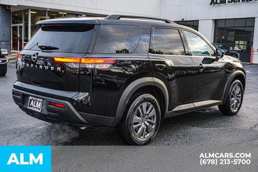 2025 Nissan Pathfinder SV