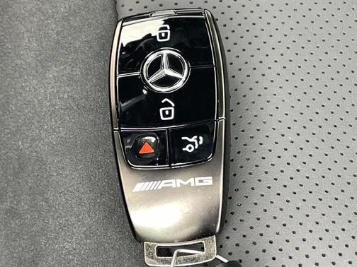 MANUFAKTUR Moonlight White Metallic 2026 Mercedes-Benz AMG GLE 63 S 4MATIC+