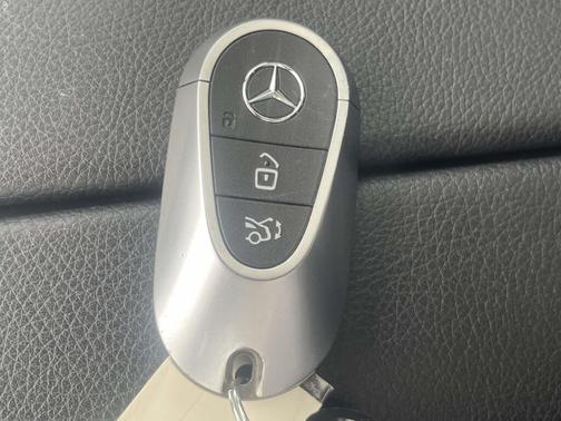 Polar White 2024 Mercedes-Benz GLC 300 4MATIC