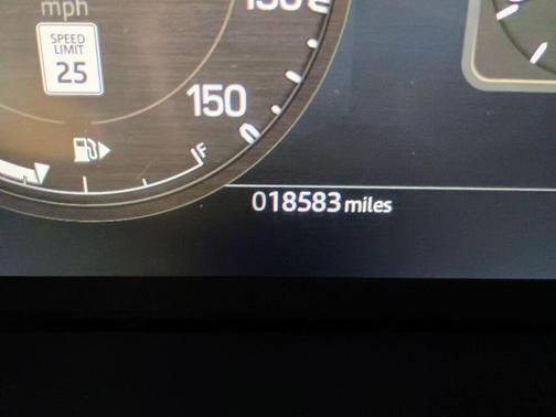 2025 Land Rover Defender 110 V8