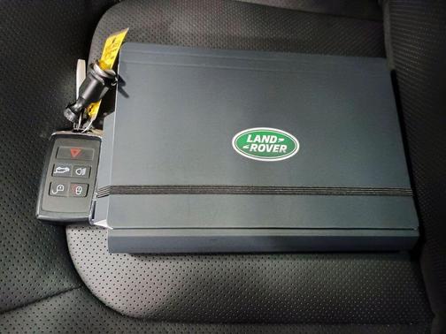 2025 Land Rover Defender 110 V8