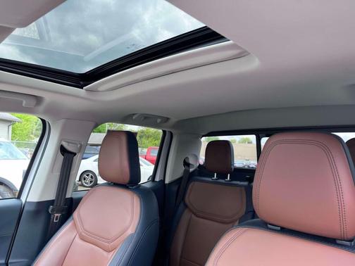 Oxford White 2023 Ford Maverick Lariat