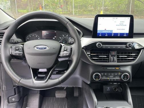 Agate Black Metallic 2022 Ford Escape SE