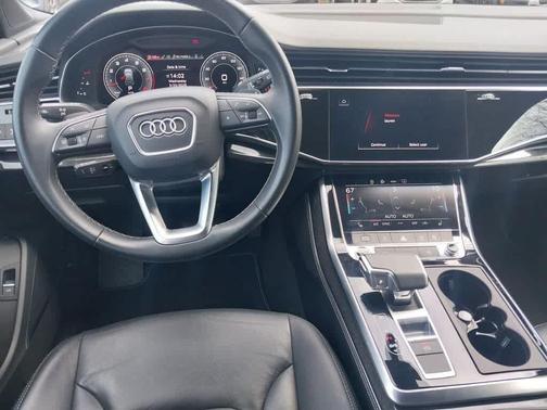 WHI/White 2025 Audi Q7 55 Premium Plus