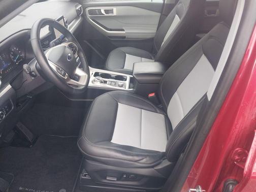 Rapid Red Metallic Tinted Clearcoat 2023 Ford Explorer XLT