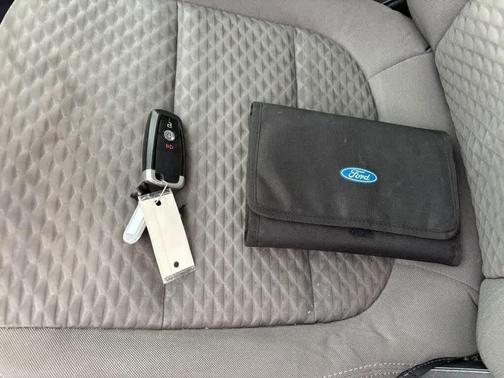 Oxford White 2020 Ford Escape SE