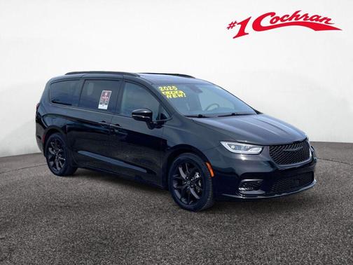 Diamond Black Crystal Pearlcoat 2025 Chrysler Pacifica Limited