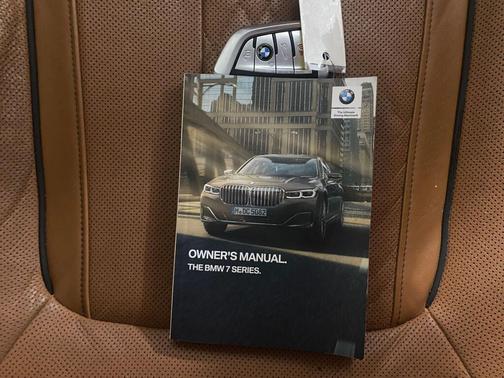 2021 BMW 750 i xDrive