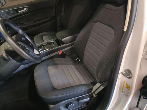 Oxford White 2022 Ford Edge SE