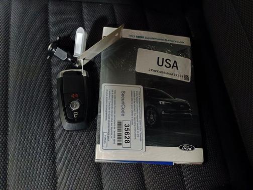 Oxford White 2022 Ford Edge SE