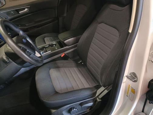 Oxford White 2022 Ford Edge SE