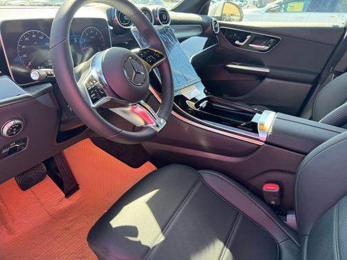 2025 Mercedes-Benz GLC 300 4MATIC