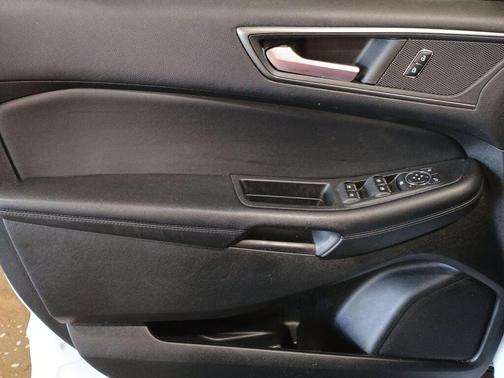 Oxford White 2022 Ford Edge SE