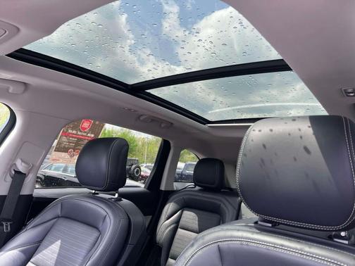 Infinite Black Metallic Clearcoat 2024 Lincoln Nautilus Reserve